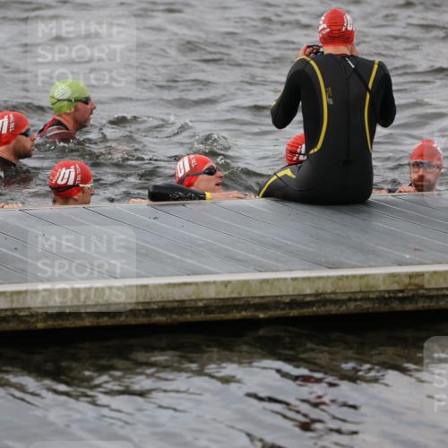 25.08.2024 - Elbe Triathlon Hamburg H.Heesch http://msf.ph/oto/6830591 25.08.2024 07:58:45 Schwimmen  meine-sportfotos.de