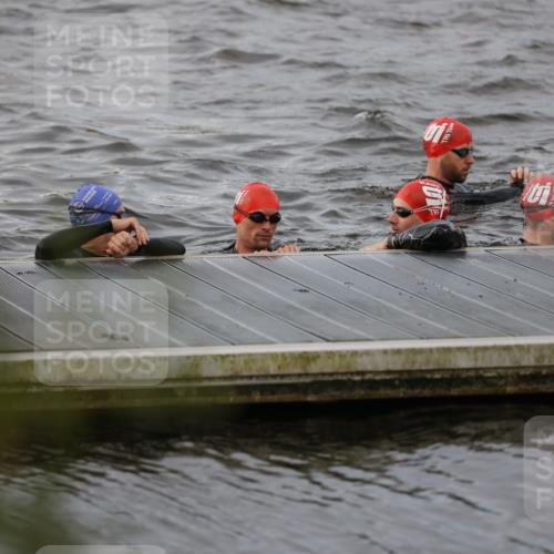 25.08.2024 - Elbe Triathlon Hamburg H.Heesch http://msf.ph/oto/6830609 25.08.2024 07:58:47 Schwimmen  meine-sportfotos.de
