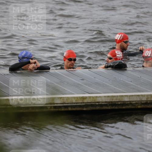 25.08.2024 - Elbe Triathlon Hamburg H.Heesch http://msf.ph/oto/6830614 25.08.2024 07:58:47 Schwimmen  meine-sportfotos.de