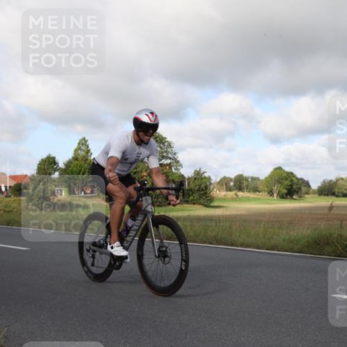 25.08.2024 - Elbe Triathlon Hamburg Fuchs,  Jonas http://msf.ph/oto/6830619 25.08.2024 09:54:13 Radfahren 281, 296, 375, 338, 278 meine-sportfotos.de