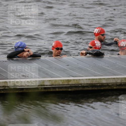 25.08.2024 - Elbe Triathlon Hamburg H.Heesch http://msf.ph/oto/6830622 25.08.2024 07:58:47 Schwimmen  meine-sportfotos.de