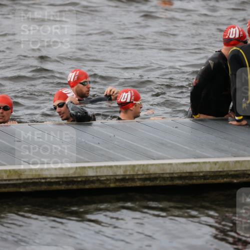 25.08.2024 - Elbe Triathlon Hamburg H.Heesch http://msf.ph/oto/6830626 25.08.2024 07:58:48 Schwimmen  meine-sportfotos.de