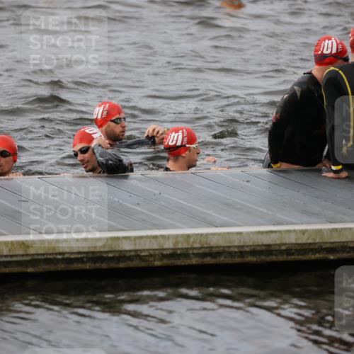 25.08.2024 - Elbe Triathlon Hamburg H.Heesch http://msf.ph/oto/6830629 25.08.2024 07:58:48 Schwimmen  meine-sportfotos.de