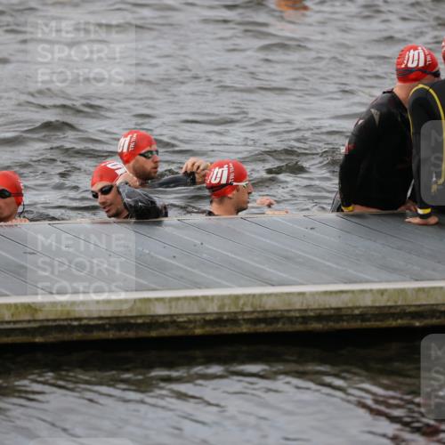 25.08.2024 - Elbe Triathlon Hamburg H.Heesch http://msf.ph/oto/6830638 25.08.2024 07:58:48 Schwimmen  meine-sportfotos.de