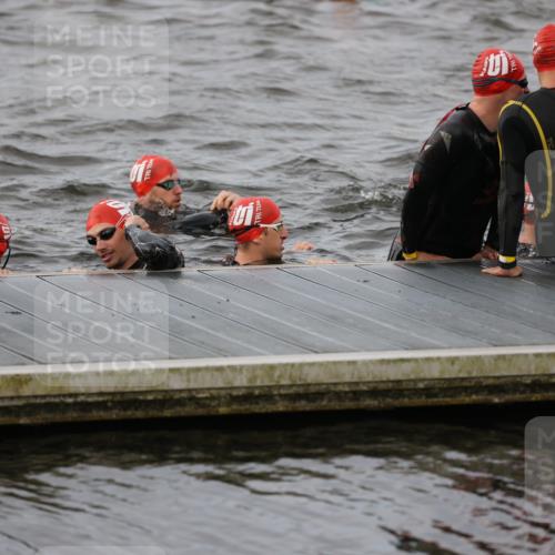 25.08.2024 - Elbe Triathlon Hamburg H.Heesch http://msf.ph/oto/6830641 25.08.2024 07:58:48 Schwimmen  meine-sportfotos.de