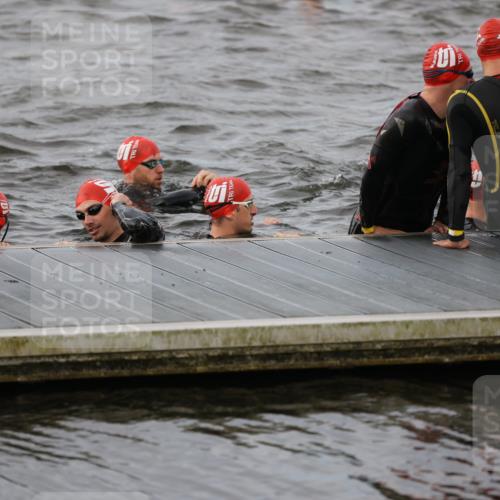 25.08.2024 - Elbe Triathlon Hamburg H.Heesch http://msf.ph/oto/6830646 25.08.2024 07:58:48 Schwimmen  meine-sportfotos.de