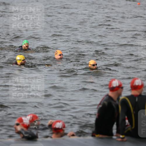 25.08.2024 - Elbe Triathlon Hamburg H.Heesch http://msf.ph/oto/6830657 25.08.2024 07:58:50 Schwimmen  meine-sportfotos.de