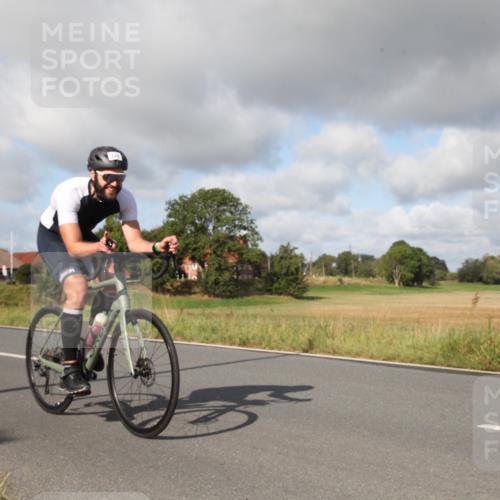 25.08.2024 - Elbe Triathlon Hamburg Fuchs,  Jonas http://msf.ph/oto/6830659 25.08.2024 09:54:34 Radfahren 363, 518, 248, 237, 284 meine-sportfotos.de