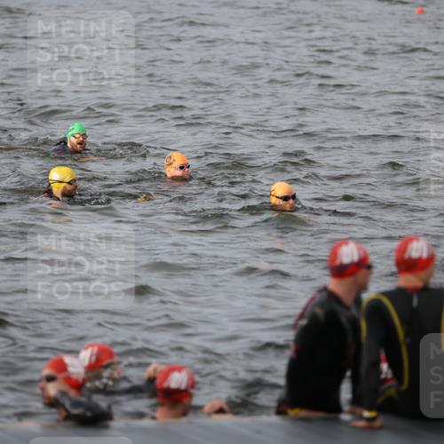 25.08.2024 - Elbe Triathlon Hamburg H.Heesch http://msf.ph/oto/6830661 25.08.2024 07:58:50 Schwimmen  meine-sportfotos.de