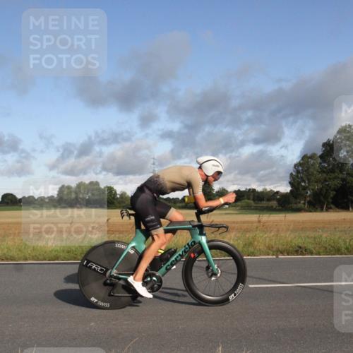 25.08.2024 - Elbe Triathlon Hamburg Fuchs,  Jonas http://msf.ph/oto/6830662 25.08.2024 09:24:15 Radfahren 117, 283, 97, 174, 295 meine-sportfotos.de