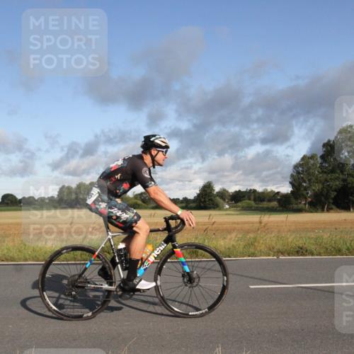 25.08.2024 - Elbe Triathlon Hamburg Fuchs,  Jonas http://msf.ph/oto/6830671 25.08.2024 09:24:20 Radfahren 97, 174, 295, 94, 420, 309, 186, 180 meine-sportfotos.de
