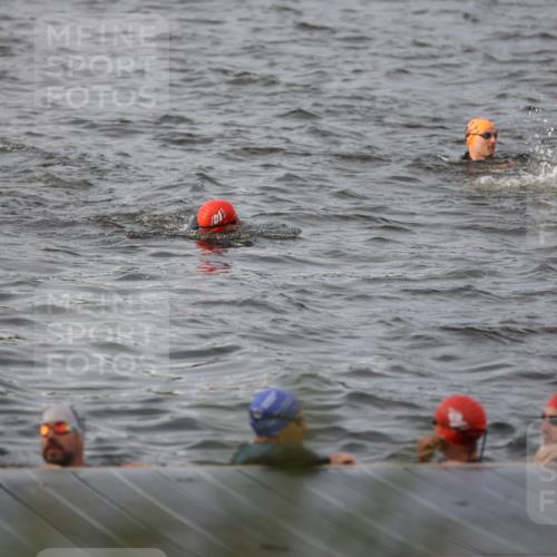 25.08.2024 - Elbe Triathlon Hamburg H.Heesch http://msf.ph/oto/6830715 25.08.2024 07:58:53 Schwimmen  meine-sportfotos.de
