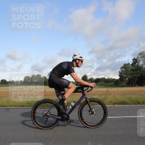 25.08.2024 - Elbe Triathlon Hamburg Fuchs,  Jonas http://msf.ph/oto/6830737 25.08.2024 09:25:01 Radfahren 220, 110, 95, 87 meine-sportfotos.de