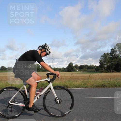 25.08.2024 - Elbe Triathlon Hamburg Fuchs,  Jonas http://msf.ph/oto/6830738 25.08.2024 09:25:03 Radfahren 220, 110, 95, 87 meine-sportfotos.de