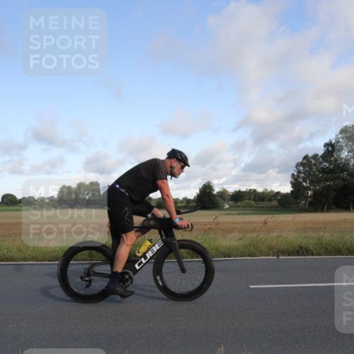 25.08.2024 - Elbe Triathlon Hamburg Fuchs,  Jonas http://msf.ph/oto/6830759 25.08.2024 09:25:15 Radfahren 303, 426, 415, 226, 43 meine-sportfotos.de