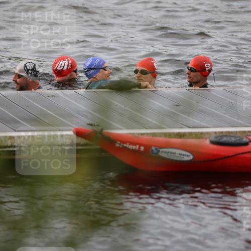 25.08.2024 - Elbe Triathlon Hamburg H.Heesch http://msf.ph/oto/6830763 25.08.2024 08:01:37 Schwimmen  meine-sportfotos.de
