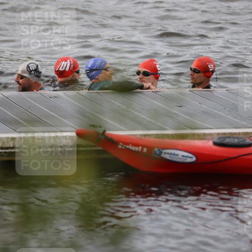 25.08.2024 - Elbe Triathlon Hamburg H.Heesch http://msf.ph/oto/6830765 25.08.2024 08:01:37 Schwimmen  meine-sportfotos.de