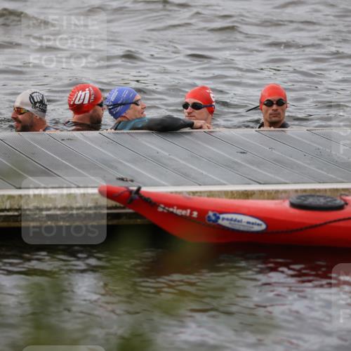 25.08.2024 - Elbe Triathlon Hamburg H.Heesch http://msf.ph/oto/6830772 25.08.2024 08:01:37 Schwimmen  meine-sportfotos.de