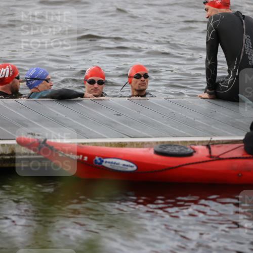 25.08.2024 - Elbe Triathlon Hamburg H.Heesch http://msf.ph/oto/6830779 25.08.2024 08:01:38 Schwimmen  meine-sportfotos.de
