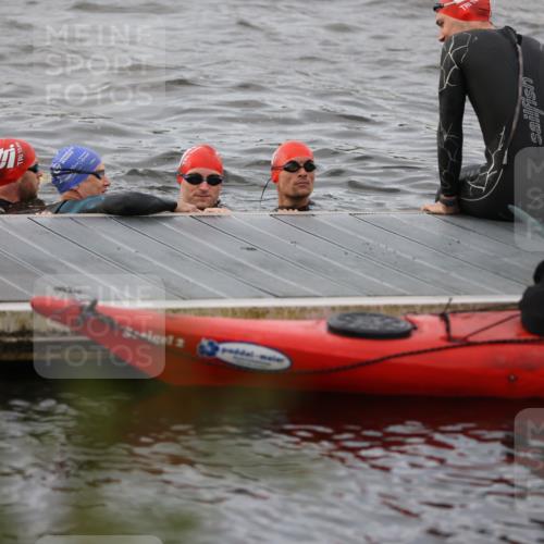 25.08.2024 - Elbe Triathlon Hamburg H.Heesch http://msf.ph/oto/6830782 25.08.2024 08:01:38 Schwimmen  meine-sportfotos.de