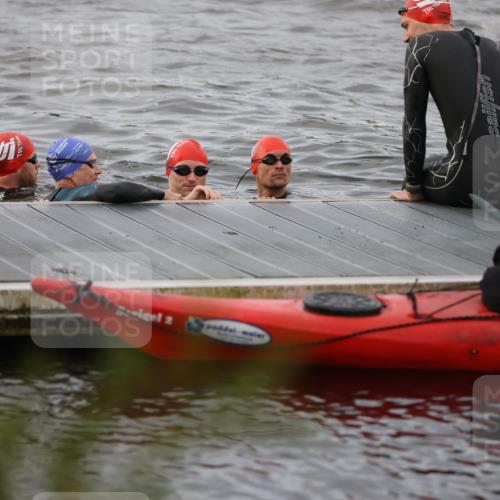 25.08.2024 - Elbe Triathlon Hamburg H.Heesch http://msf.ph/oto/6830788 25.08.2024 08:01:38 Schwimmen  meine-sportfotos.de