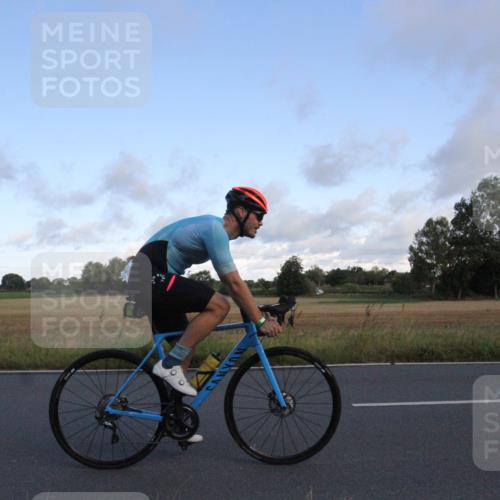 25.08.2024 - Elbe Triathlon Hamburg Fuchs,  Jonas http://msf.ph/oto/6830793 25.08.2024 09:25:53 Radfahren 77, 238, 210, 230 meine-sportfotos.de