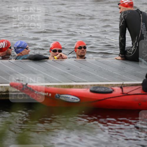 25.08.2024 - Elbe Triathlon Hamburg H.Heesch http://msf.ph/oto/6830794 25.08.2024 08:01:38 Schwimmen  meine-sportfotos.de