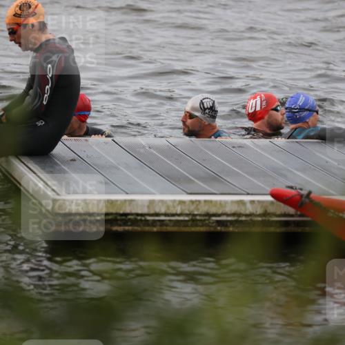 25.08.2024 - Elbe Triathlon Hamburg H.Heesch http://msf.ph/oto/6830797 25.08.2024 08:01:42 Schwimmen  meine-sportfotos.de