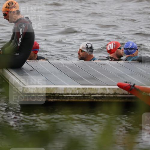 25.08.2024 - Elbe Triathlon Hamburg H.Heesch http://msf.ph/oto/6830802 25.08.2024 08:01:42 Schwimmen  meine-sportfotos.de