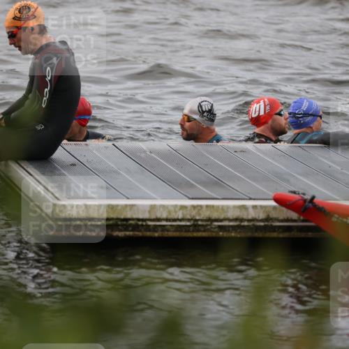 25.08.2024 - Elbe Triathlon Hamburg H.Heesch http://msf.ph/oto/6830806 25.08.2024 08:01:42 Schwimmen  meine-sportfotos.de