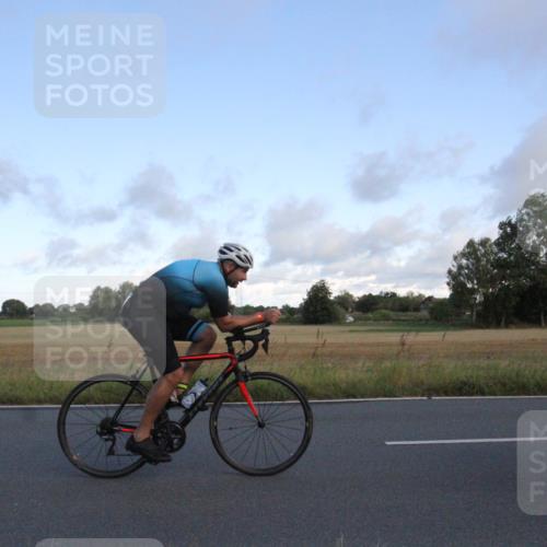 25.08.2024 - Elbe Triathlon Hamburg Fuchs,  Jonas http://msf.ph/oto/6830810 25.08.2024 09:26:00 Radfahren 210, 230, 202, 166, 222 meine-sportfotos.de