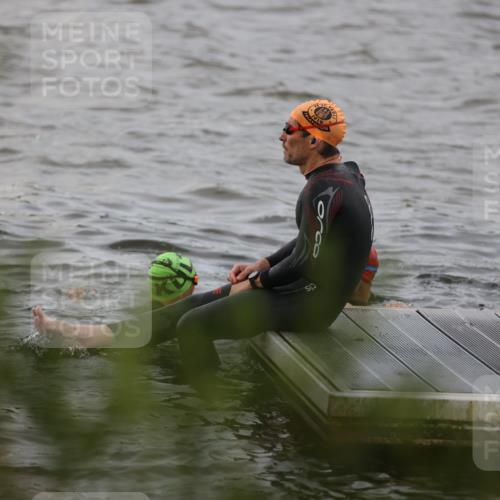 25.08.2024 - Elbe Triathlon Hamburg H.Heesch http://msf.ph/oto/6830811 25.08.2024 08:01:43 Schwimmen  meine-sportfotos.de