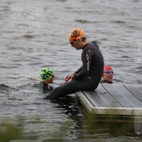 25.08.2024 - Elbe Triathlon Hamburg H.Heesch http://msf.ph/oto/6830818 25.08.2024 08:01:47 Schwimmen  meine-sportfotos.de