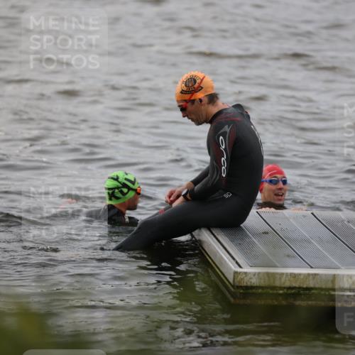 25.08.2024 - Elbe Triathlon Hamburg H.Heesch http://msf.ph/oto/6830820 25.08.2024 08:01:47 Schwimmen  meine-sportfotos.de