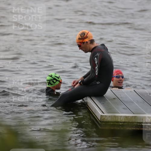 25.08.2024 - Elbe Triathlon Hamburg H.Heesch http://msf.ph/oto/6830823 25.08.2024 08:01:47 Schwimmen  meine-sportfotos.de