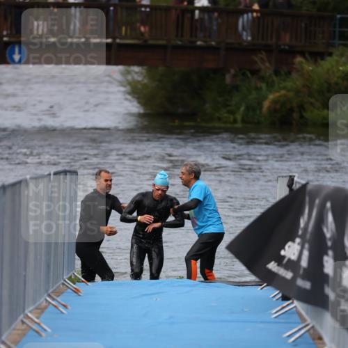 25.08.2024 - Elbe Triathlon Hamburg H.Heesch http://msf.ph/oto/6830831 25.08.2024 08:26:29 Schwimmen 85 meine-sportfotos.de