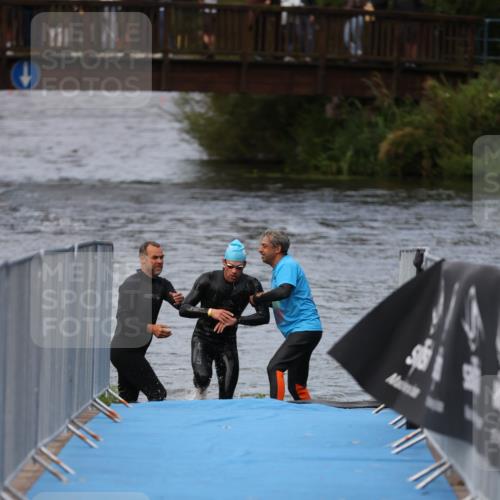 25.08.2024 - Elbe Triathlon Hamburg H.Heesch http://msf.ph/oto/6830835 25.08.2024 08:26:29 Schwimmen 85 meine-sportfotos.de
