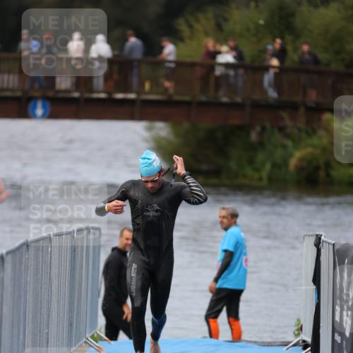 25.08.2024 - Elbe Triathlon Hamburg H.Heesch http://msf.ph/oto/6830851 25.08.2024 08:26:34 Schwimmen 85 meine-sportfotos.de