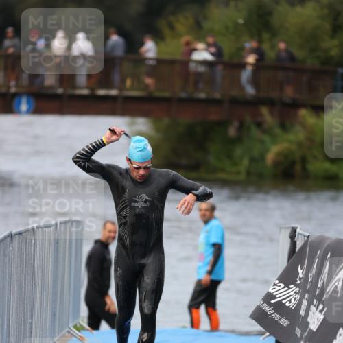 25.08.2024 - Elbe Triathlon Hamburg H.Heesch http://msf.ph/oto/6830869 25.08.2024 08:26:35 Schwimmen 85 meine-sportfotos.de