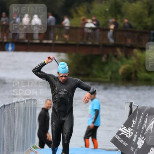 25.08.2024 - Elbe Triathlon Hamburg H.Heesch http://msf.ph/oto/6830874 25.08.2024 08:26:35 Schwimmen 85 meine-sportfotos.de