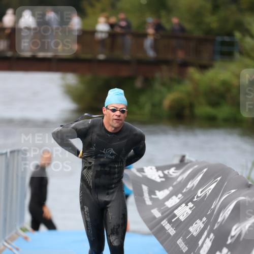 25.08.2024 - Elbe Triathlon Hamburg H.Heesch http://msf.ph/oto/6830887 25.08.2024 08:26:36 Schwimmen 85 meine-sportfotos.de