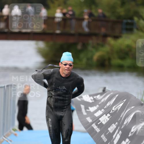 25.08.2024 - Elbe Triathlon Hamburg H.Heesch http://msf.ph/oto/6830889 25.08.2024 08:26:36 Schwimmen 85 meine-sportfotos.de
