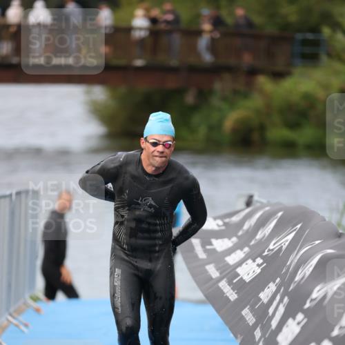 25.08.2024 - Elbe Triathlon Hamburg H.Heesch http://msf.ph/oto/6830898 25.08.2024 08:26:36 Schwimmen 85 meine-sportfotos.de