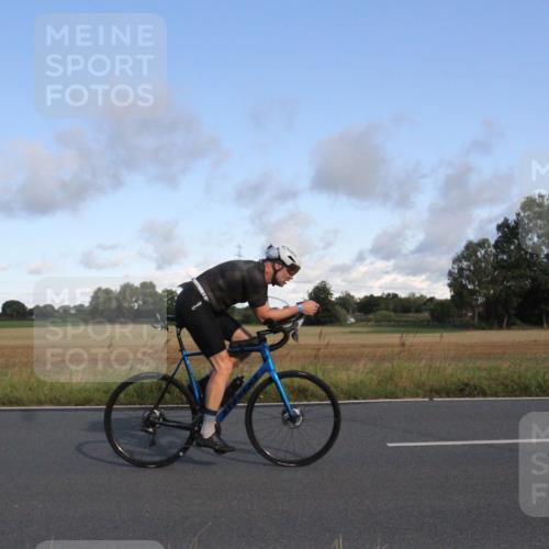 25.08.2024 - Elbe Triathlon Hamburg Fuchs,  Jonas http://msf.ph/oto/6830929 25.08.2024 09:27:25 Radfahren 434, 387, 403 meine-sportfotos.de
