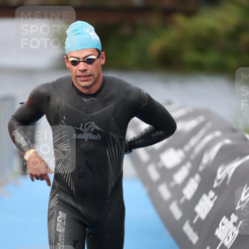 25.08.2024 - Elbe Triathlon Hamburg H.Heesch http://msf.ph/oto/6830943 25.08.2024 08:26:38 Schwimmen 85 meine-sportfotos.de