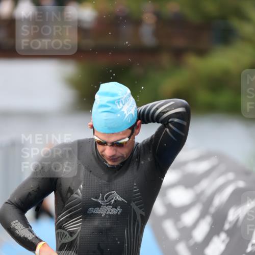 25.08.2024 - Elbe Triathlon Hamburg H.Heesch http://msf.ph/oto/6830954 25.08.2024 08:26:38 Schwimmen 85 meine-sportfotos.de