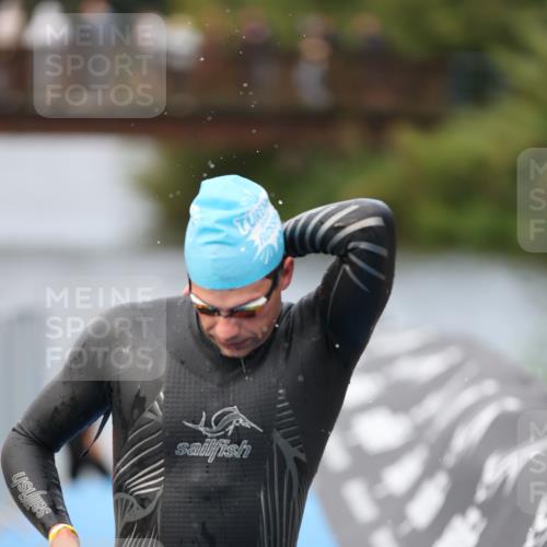25.08.2024 - Elbe Triathlon Hamburg H.Heesch http://msf.ph/oto/6830958 25.08.2024 08:26:39 Schwimmen 85 meine-sportfotos.de