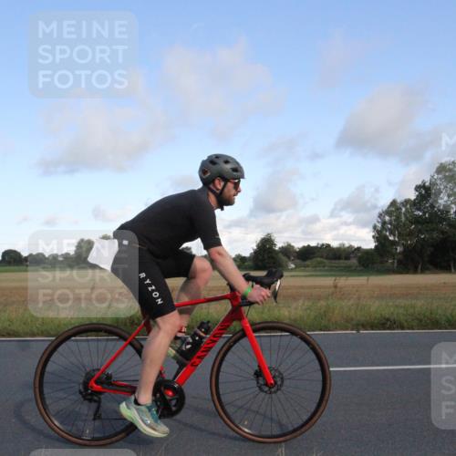 25.08.2024 - Elbe Triathlon Hamburg Fuchs,  Jonas http://msf.ph/oto/6830969 25.08.2024 09:28:00 Radfahren 141, 41, 233, 150, 69 meine-sportfotos.de
