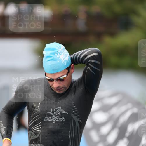 25.08.2024 - Elbe Triathlon Hamburg H.Heesch http://msf.ph/oto/6830970 25.08.2024 08:26:39 Schwimmen 85 meine-sportfotos.de