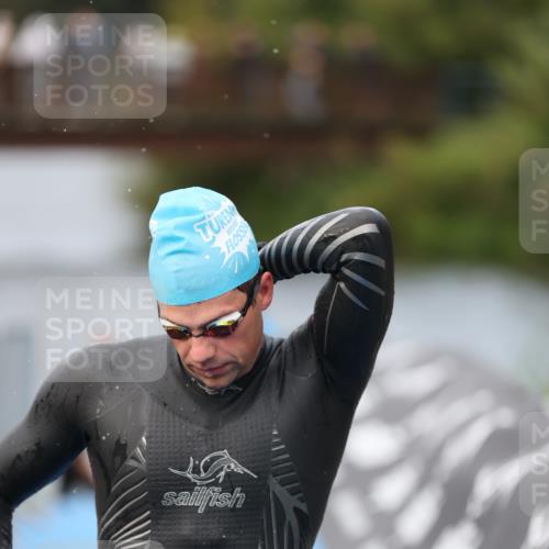 25.08.2024 - Elbe Triathlon Hamburg H.Heesch http://msf.ph/oto/6830979 25.08.2024 08:26:39 Schwimmen 85 meine-sportfotos.de
